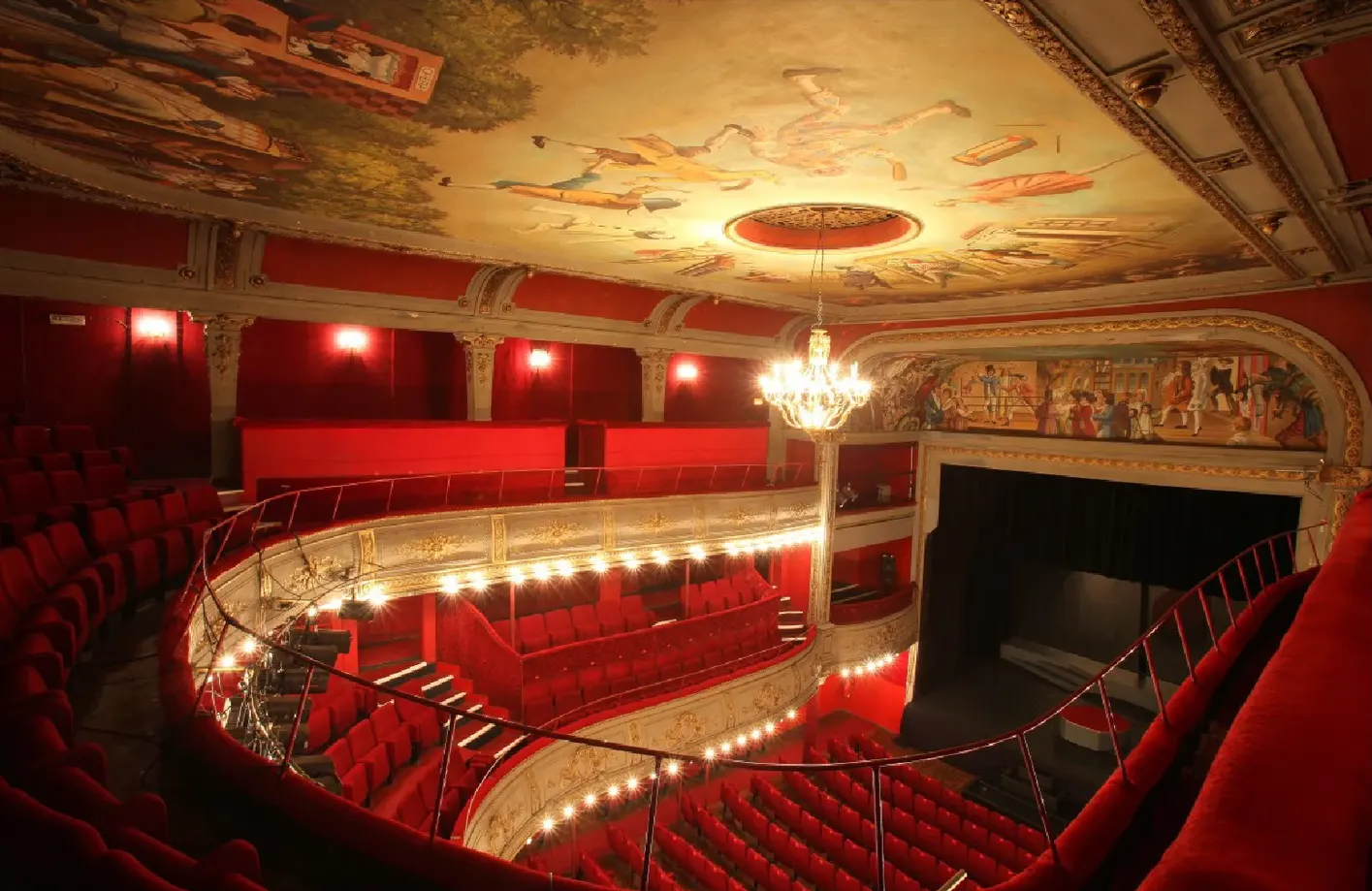 theater where a picasso was performed